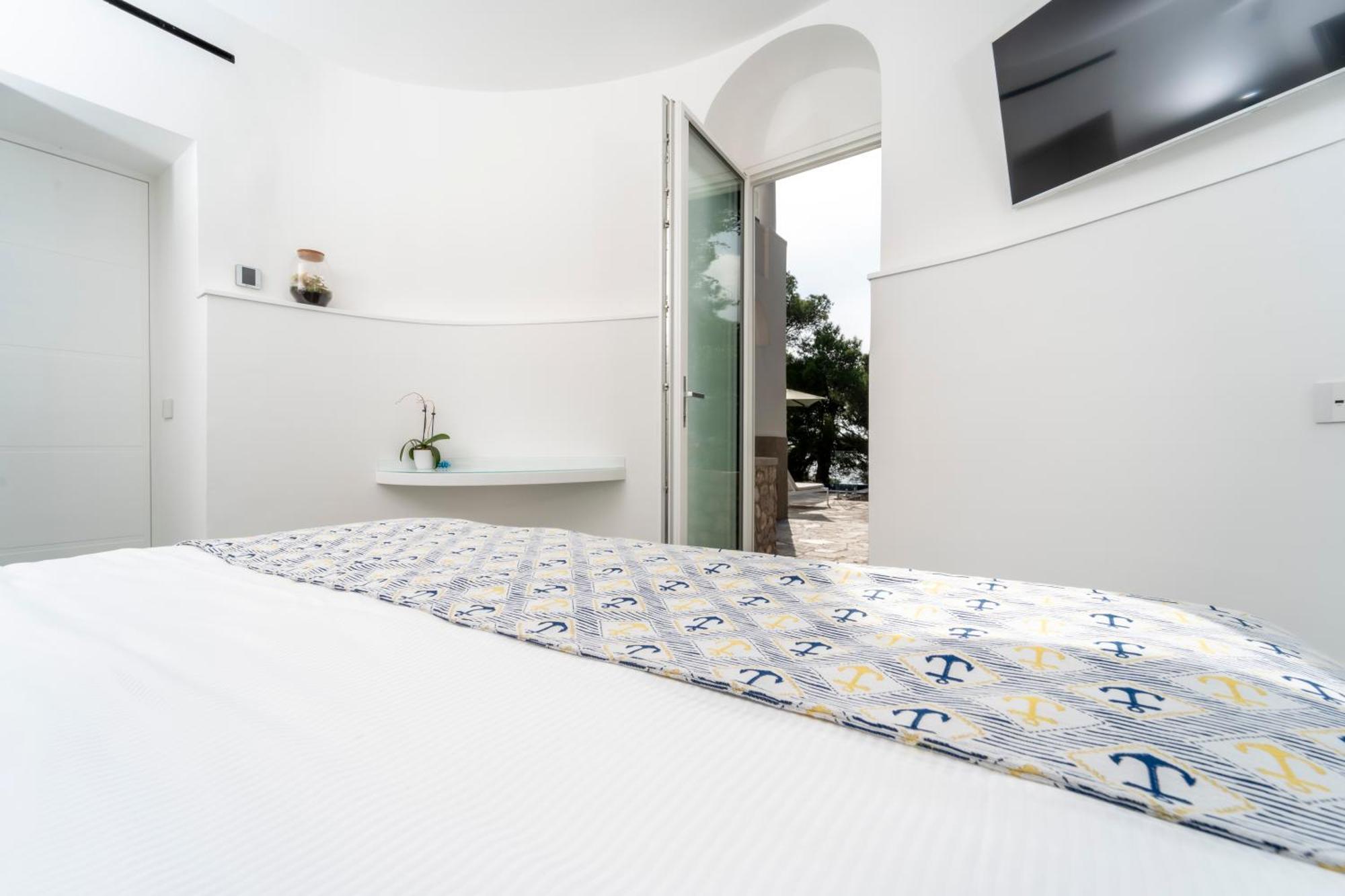 Couette-café L'ara Capri